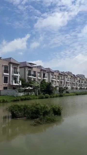 Biệt thự song lập 250m2 tại Vinhomes Grand Park, 31 tỷ, view sen súng, thoáng mát, yên tĩnh